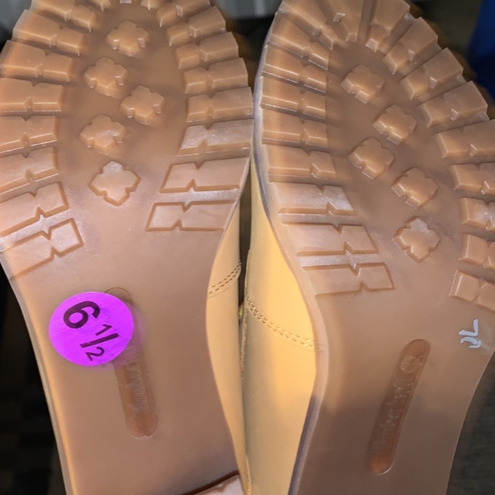 Brand new never worn women’s Tim’s.  Sleek